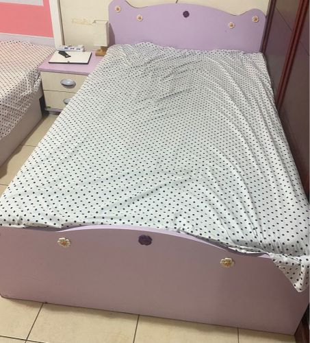 bed set With vanity urgent sale
